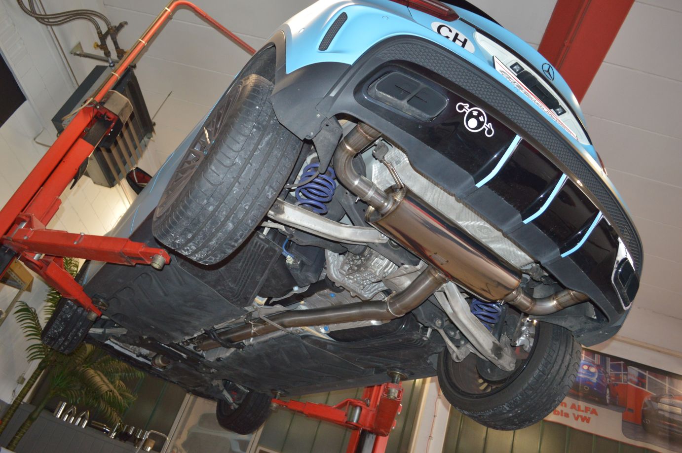 FRIEDRICH Sportauspuff / Duplex-Anlage 90mm Edelstahl ab Kat. für: MERCEDES GLA45 AMG 4matic - X156 / 2.0T - 265,280 kW |  Endrohr-Typen: Endrohre nicht wählbar, Endrohrbögen für Original-Endrohrblenden | Hinweis: mit Klappe wie original